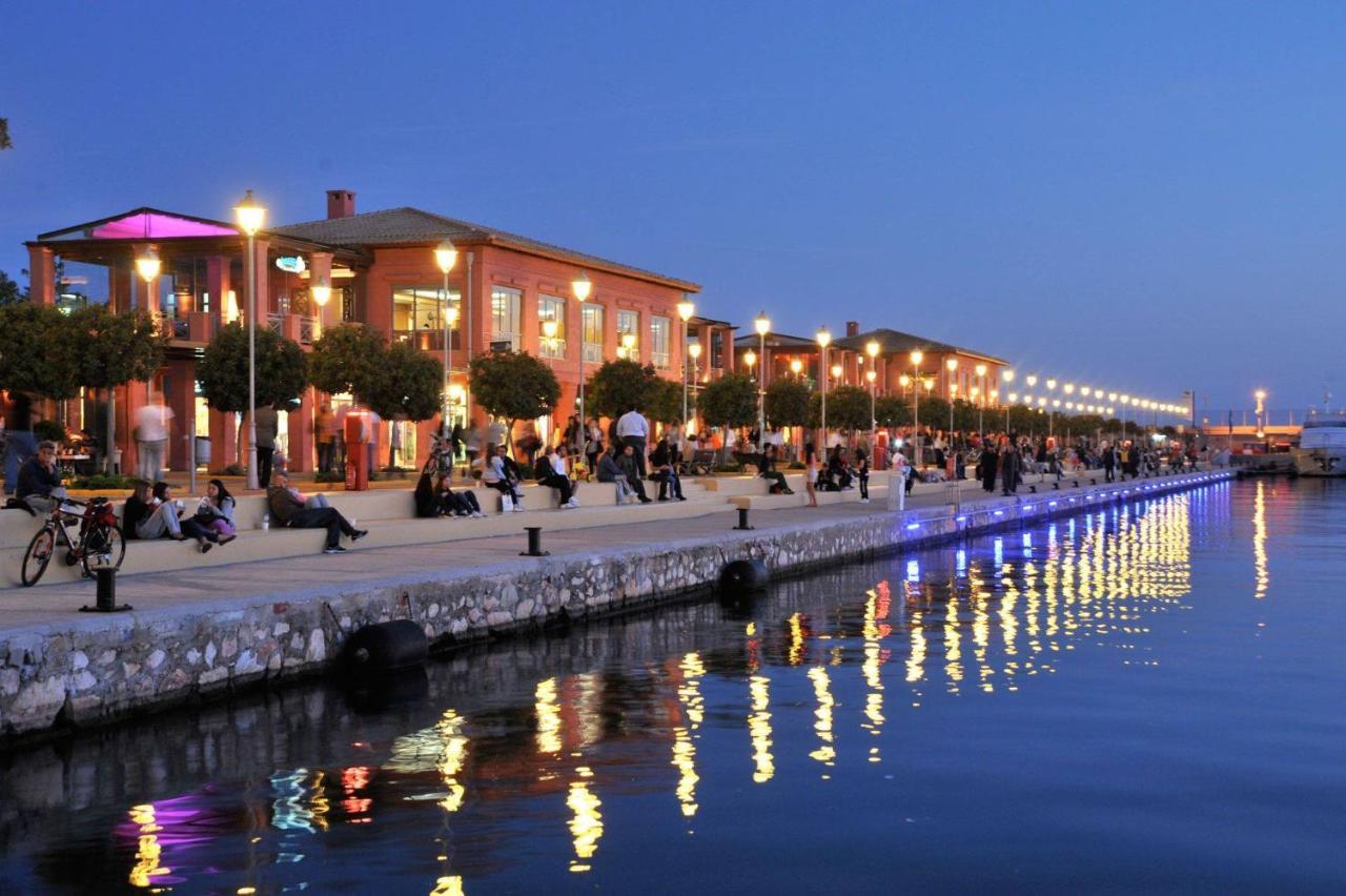 Seaside Apartment In Flisvos Marina Atenas Exterior foto